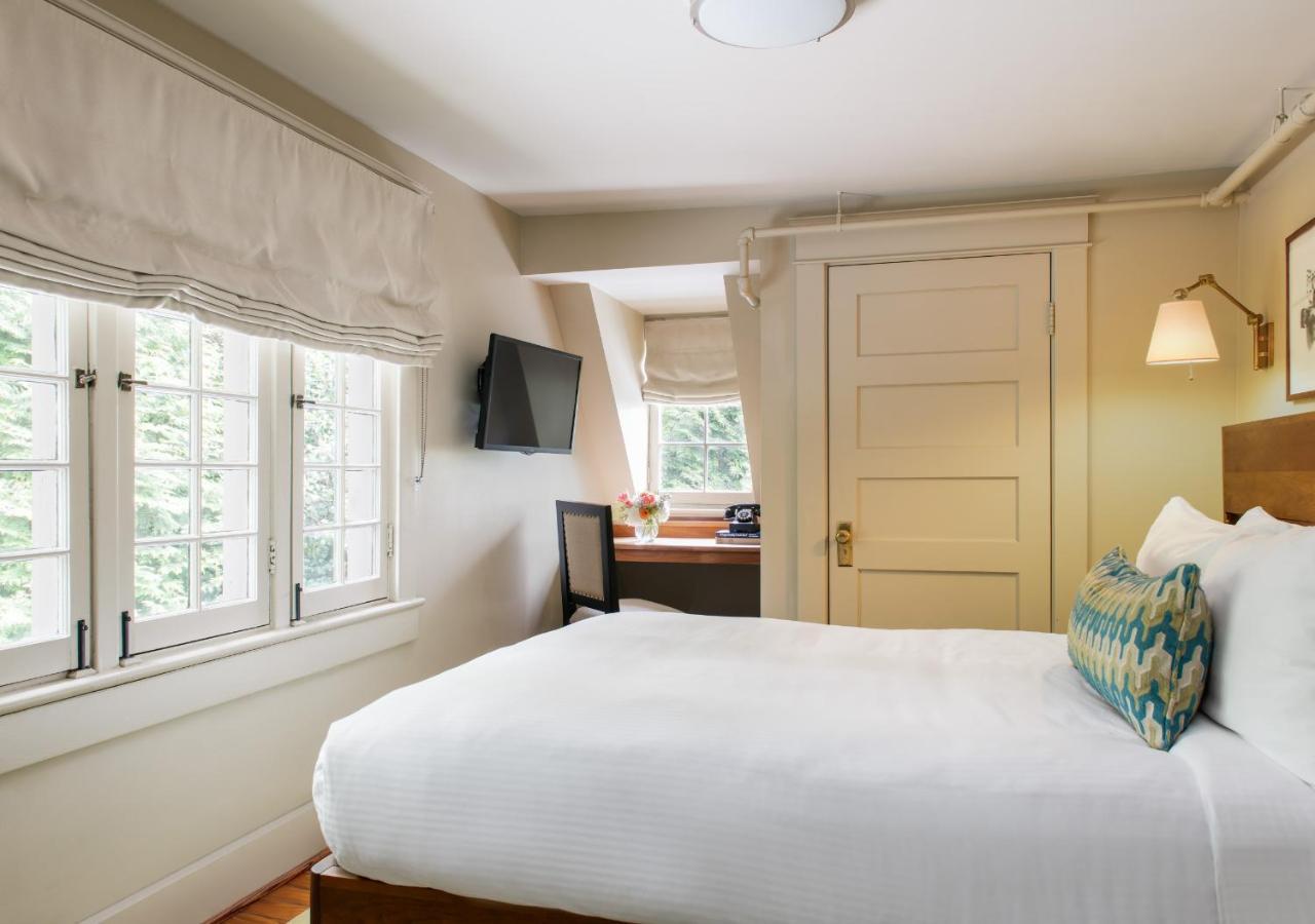 Oakhurst Inn Charlottesville Exteriör bild